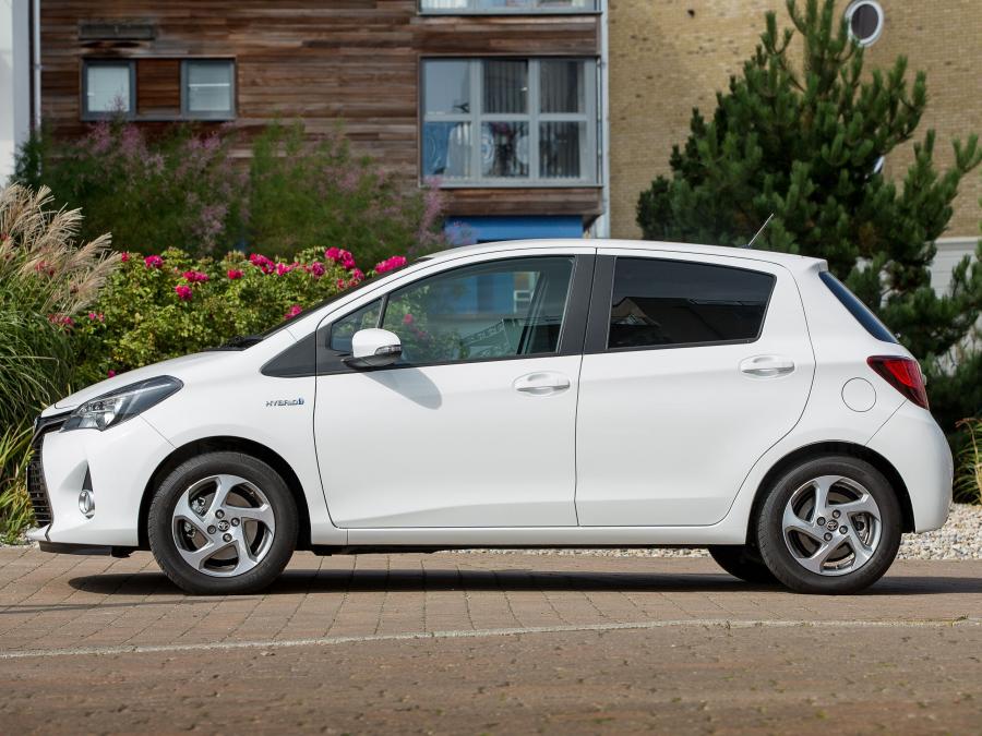  Toyota Yaris Hybrid 2014 года  (UK) (фото 9 из 10)
